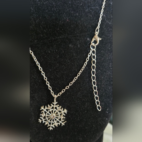 Silver Snowflake Pendant Necklace 8"/16" - Picture 3 of 3